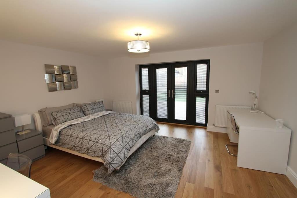 Lovely One Bed Apartment-Near All Transport-Village-Freeparking London Exterior photo