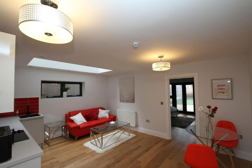 Lovely One Bed Apartment-Near All Transport-Village-Freeparking London Exterior photo